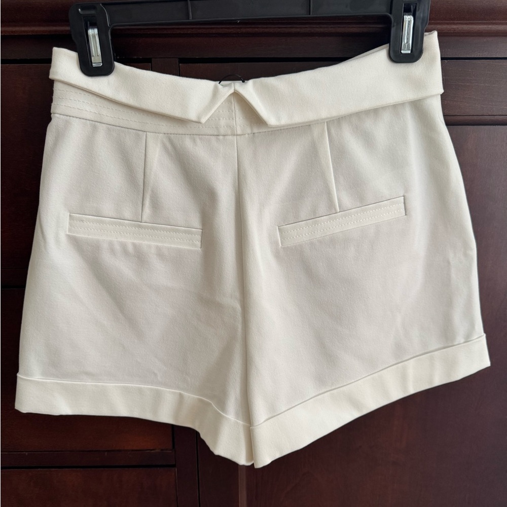 Alice + Olivia Chad Asymmetrical Cuffed Shorts in White NWT, $295 Retail - Picture 6 of 12